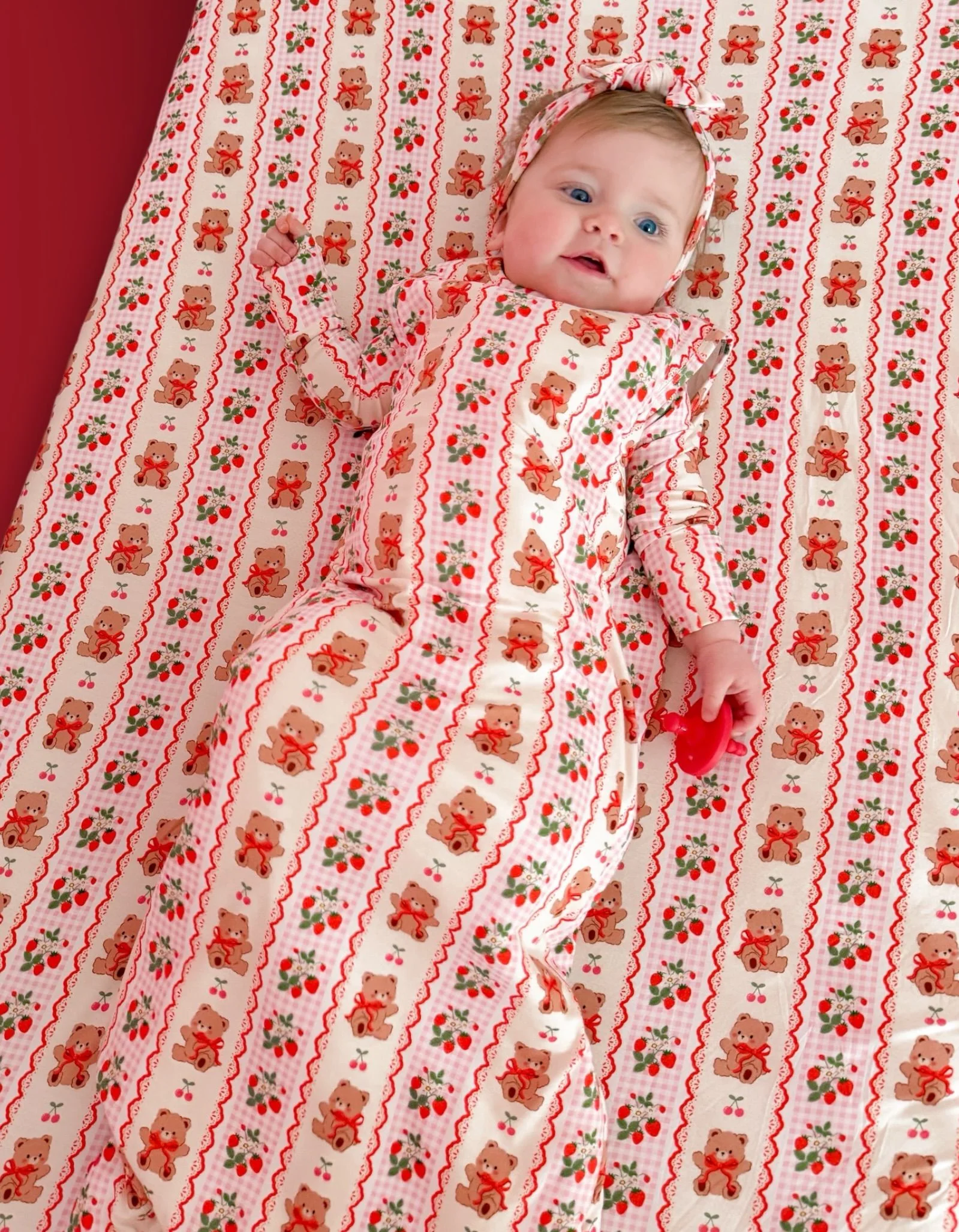 BERRY BEAR BLISS DREAM CRIB SHEET - Image 6