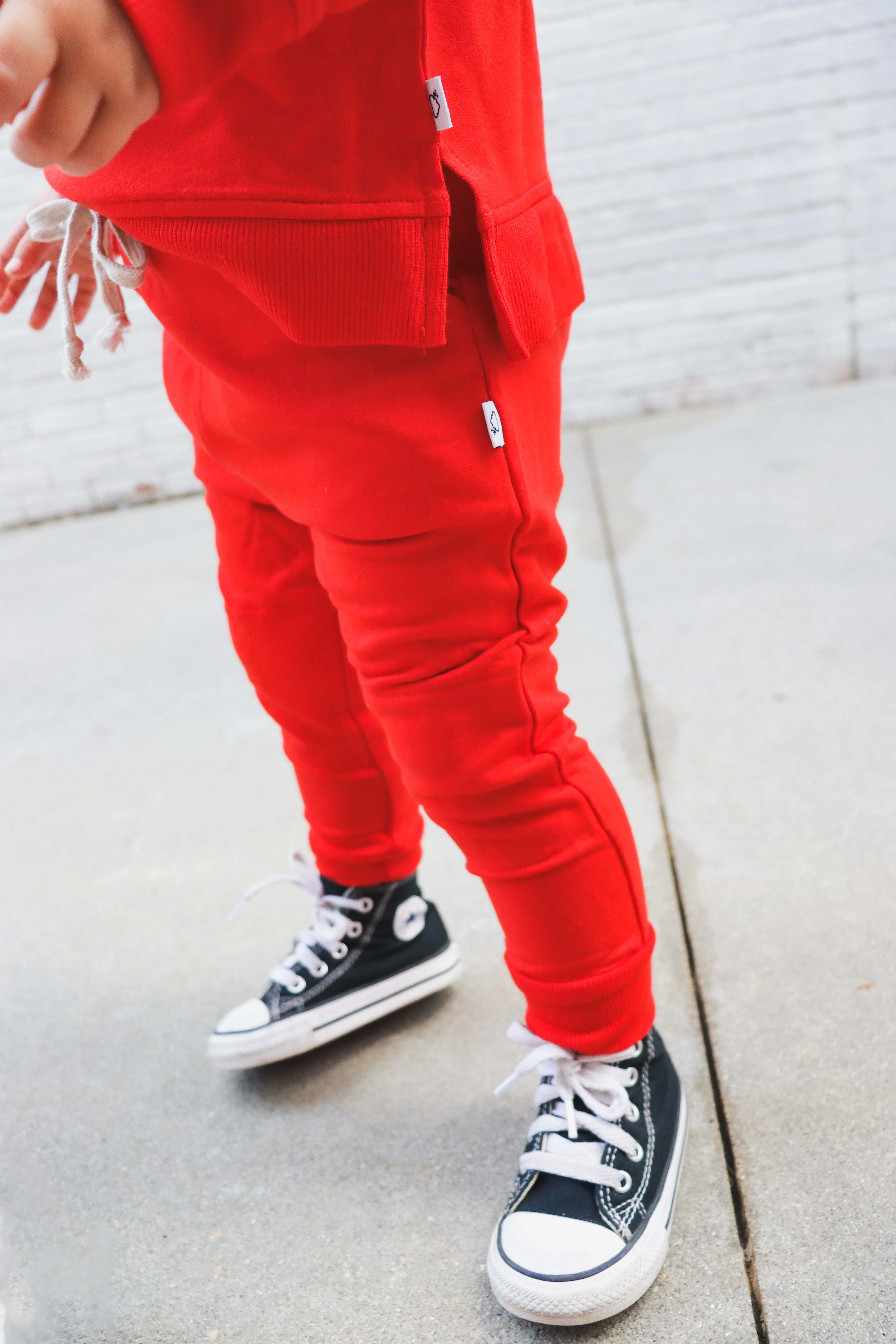 RED DREAM JOGGER - Image 9